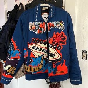 Medium but can fit like a large